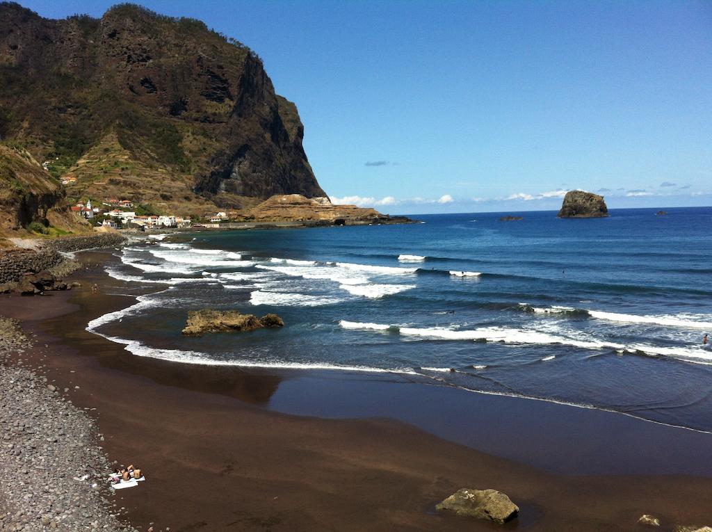 Madeira Surf Camp Pansiyon Porto Da Cruz Dış mekan fotoğraf